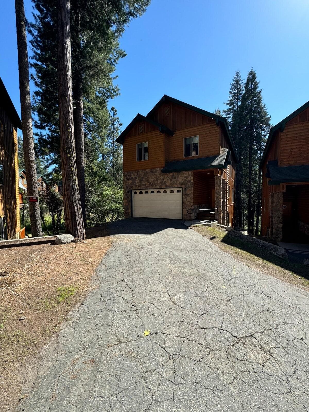 Long driveway for a few cars to park. Longest driveway in complex. 